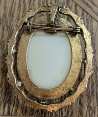 Vintage Cameo Brooch Brown Resin Oval Gold Tone Metal Filigree 2”