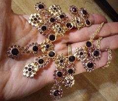 Burgundy Crystal Rhinestone Bib Statement Necklace Gold Tone 18-20″ Cocktail VGC