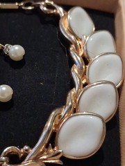 Vintage White Thermoset Leaf Gold-Tone Necklace Butterfly Faux Pearl Earring Set