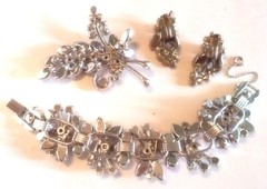 BOOK PIECE D&E JULIANA Red AB RS Bracelet Brooch Clip Earrings Vintage Set MINT!
