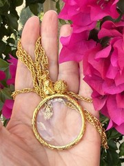 Vintage Gold Tone Cat & Yarn Ball Magnifying Glass Pendant Necklace on 31″ Chain
