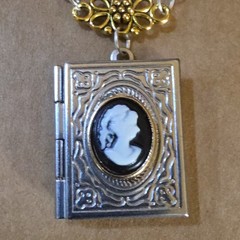 Cameo Book Locket Pendant Necklace Oval Black/White Stone Silver & Gold Tone