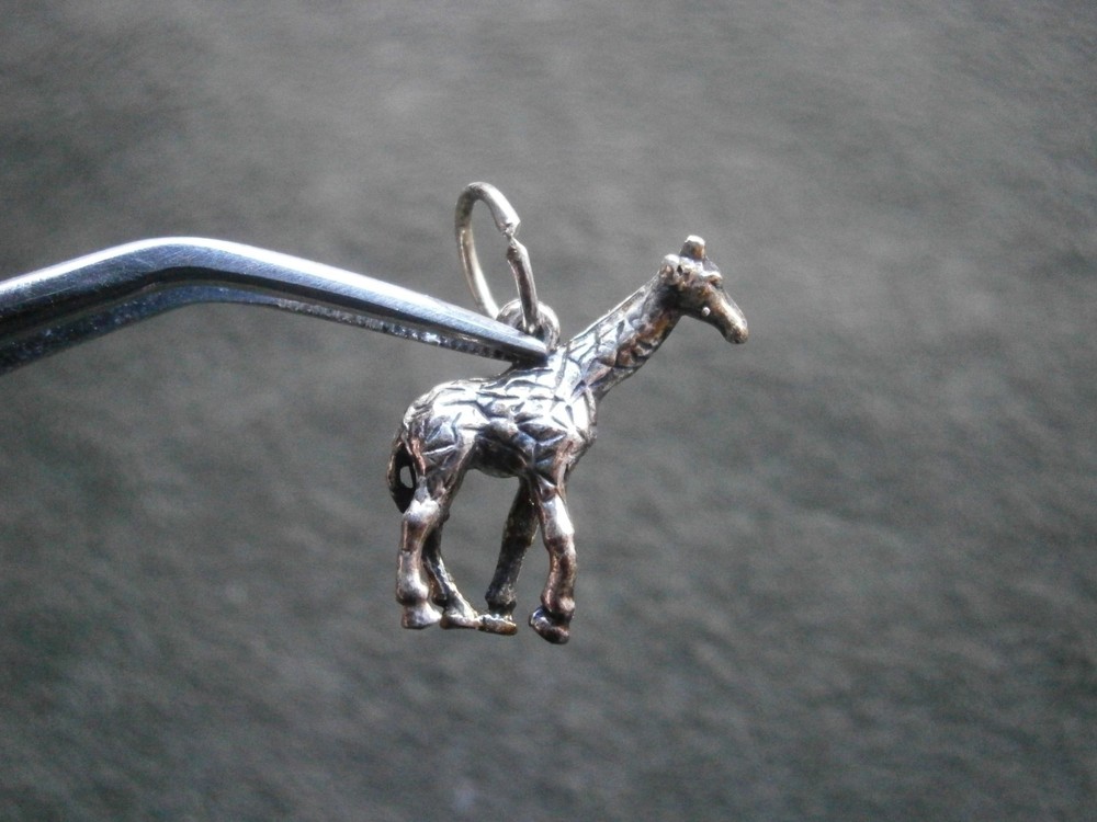 Giraffe Vintage Shiny Solid Sterling Silver Bracelet Charm Pendant 2.0g