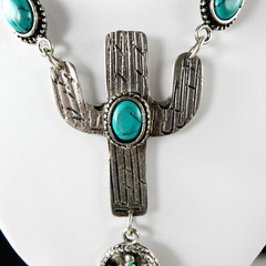 Vintage Southwestern Style Necklace Silver Tone Turquoise Color Cabochons Cactus