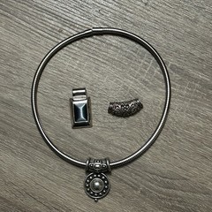 Vintage Silver Tone Metal Coil Choker w/3 Individual Slide on Pendants