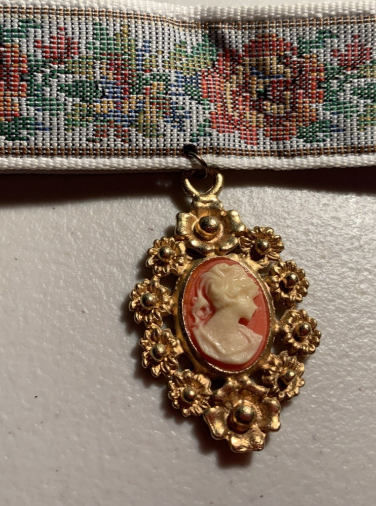 Vintage Ladies cloth choker necklace faux Coral and Ivory in gold-tone pendant