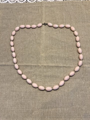Vintage 1970s-1980s Light Pink Plastic Oval Barrel Bead Necklace