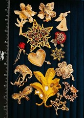 14pcs Red and Gold Floral Brooch Collection – Elegant Heart Fox Angel