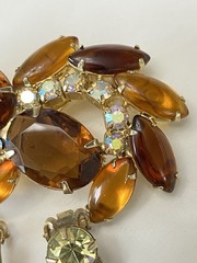 VTG BROWN AMBER AURORA COLOR BOREALIS BROOCH & CLIP ON EARRINGS