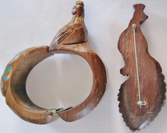 RARE VINTAGE 1930s-40s WOOD PEACOCK CLAMPER BRACELET MATCHING PIN SET