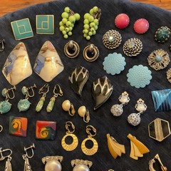 HUGE Lot Vintage Clip On Screw back Earrings Gold Tone Silver Tone 47 Pairs