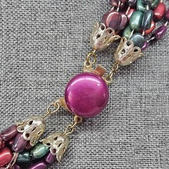 VINTAGE Plastic Beaded Burgundy & Green Twisted Box Clasp Necklace Hong Kong