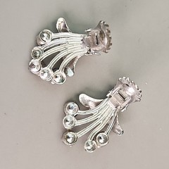 Vintage Flower Basket Rhinestone Clip On Earrings Blue Glass Silver Tone 1″