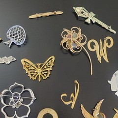 Lot of 26 Vintage Estate Jewelry Costume Brooches Pin Brooch Mix Metal