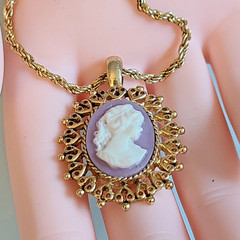 Vintage Lavender Purple Cameo Pendant Necklace 20″ Gold Tone Openwork Frame