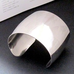 Vtg Runway High Gleam Silver Rhodium MONET 2″ Wide Chic Cuff Bracelet 80s EXC