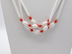 VINTAGE NECKLACE~WHITE/RED/GOLD TONE~MULTI STRAND~28″ LONG