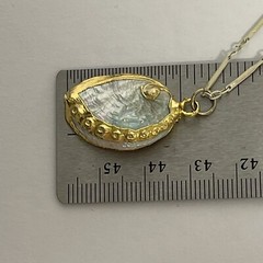 Vintage Gold & White Enamel Twisted LInk Chain w/Mother of Pearl Pendant 15 1/2″