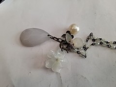 Vintage Necklace Wire Unusual Flower Design Beads-plastic &Glass,Blk Metal 24″