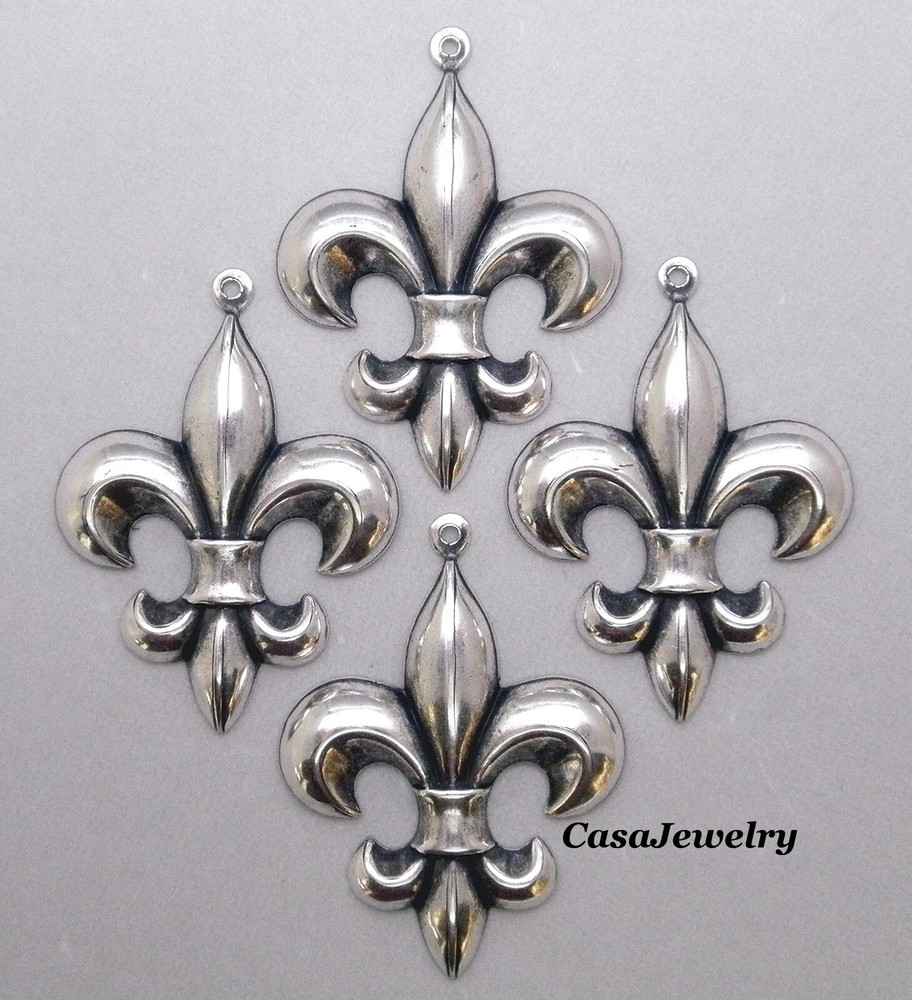 #1635 LARGE ANTIQUED STERLING SILVER PLATED FLEUR DE LYS W/TOP HANG RING – 4 Pcs