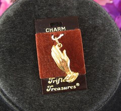 Give Me A HAND CHARM Vintage Trifles N’ Treasures Pendant New On Card Goldtone