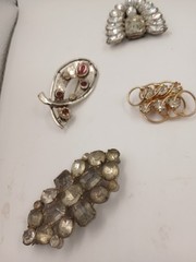 Nine Piece Lot of Vintage Jewelry Brooch Pin Brooches Rhinestone Gold Tone