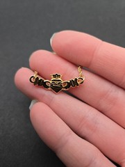 Vtg Avon Gold-Tone Claddagh Chain Link Bracelet 8.5″