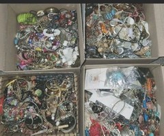 2 Pounds Jewelry Costume Vintage Mix LBS necklaces bracelets pins rings etc lbs