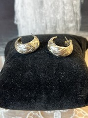 Vintage Gold Tone Textured Basket Weave Hoop Pierced Post Earrings – .75” c1990s