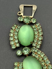 Vtg Mint-Green Cabochon & Rhinestone Unsigned Bracelet Gold Tone 5-Link Safety