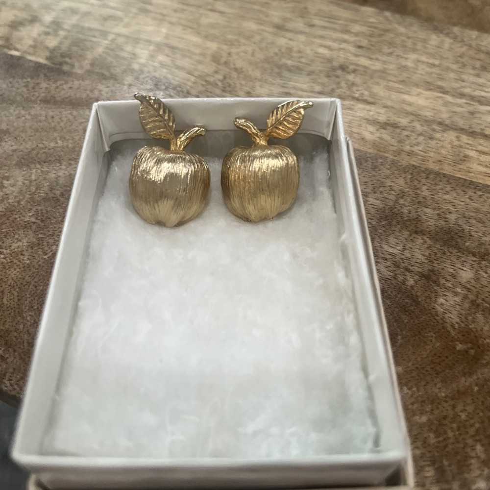 Vintage Apple Earrings Clip On Screw Back Accessocraft N.Y.C. Gold tone 40s/50s