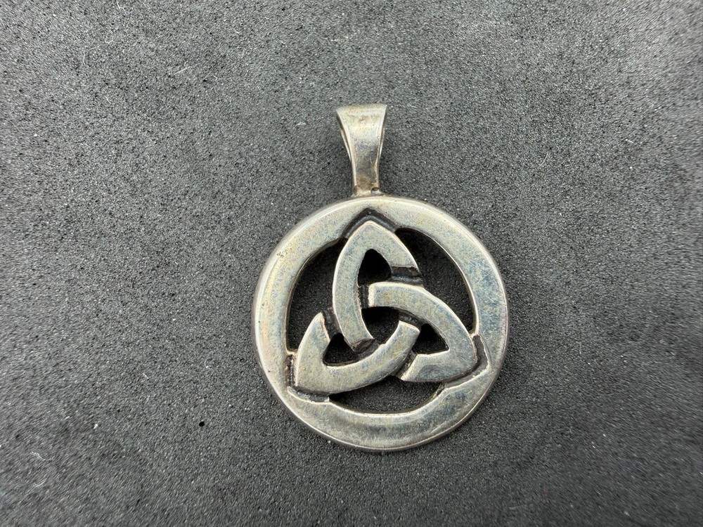 3.67g Vintage Sterling Silver 925 Pendant Celtic Triquetra Knot Circle M
