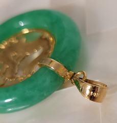Vintage Chinese 14K Gold Apple Jade Dragon Circle Pendant 4.5 Grams