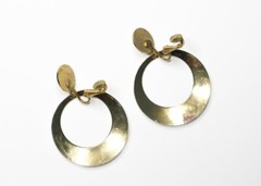 Vintage Gold Tone & White Hammered Round Dangle Hoop Clip-on Lobe Earrings