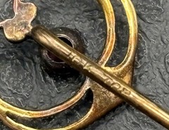 Antique 10K Gold Top Art Nouveau Purple Glass Stone Hat Pin Stick Pin Brooch