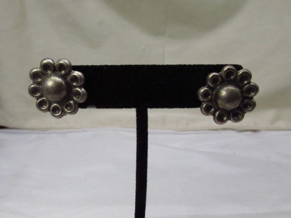 Vintage Sterling Silver Round Flower Shape Screw Back Earrings .5″ #724