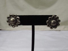 Vintage Sterling Silver Round Flower Shape Screw Back Earrings .5″ #724