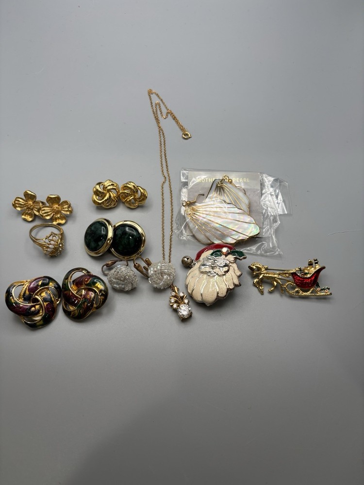 Mixed Lot Of Vintage Fashion Jewelry Estate Sale