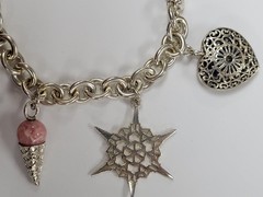 Sterling Silver Charm Bracelet w/ 8 Beautiful Charms ~ 7-1/2″ ~ 41.4g ~ 5-C434