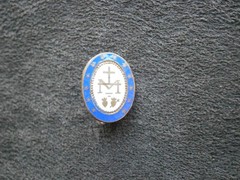 Small Marian Cross Vintage Goldtone & Enamel Lapel Hat Pin Badge 2.0g