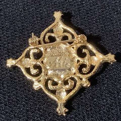 Vintage AAI Marked Gold Cameo Brooch Pin Classic Beauty Rare Left Facing