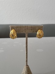 Rare Vintage .75″ Hoops Goldtone Ornate Earrings Eleborate Swirls Beautiful R11