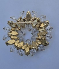 Vintage Aurora Borealis Rhinestone Crystal Wreath Circle Brooch Pin Gold Tone