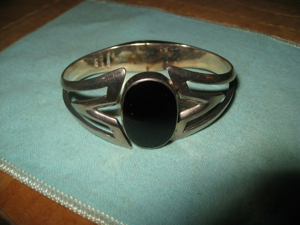 Sterling & Onyx Hinged Clamp Bracelet Taxco TL-57 6 7/8″ 46 grams