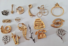 Vintage to now gold/silver tone mixed materials brooch lot 17 pieces