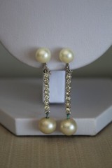 Vintage Marvella Faux Pearl Dangle Drop Clip On Earrings Silver Toned 1.75″
