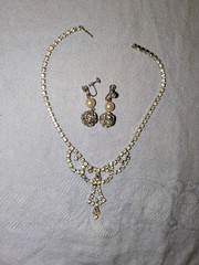 VINTAGE RHINESTONE NECKLACE & DANGLE SCREW ON EARRINGS SET RETRO GLAMOROUS