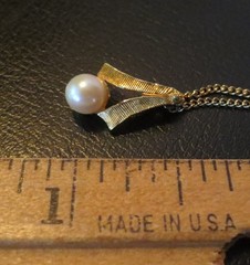 PEARL PENDANT NECKLACE Yellow Gold Tone Elegant Setting 1950s Dainty Tiny Links