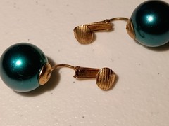E110 Pretty Vintage Gold Tone & Aqua Metallic Round 5/8in Sphere ClipOn Earrings