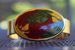Vintage Push On Bracelet Enamel Flower & Leaves Oval Disc in Gold Tone VGC 38